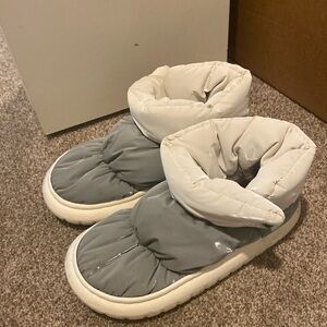Cozy Waterproof Blue & White Fur-lined Boots
